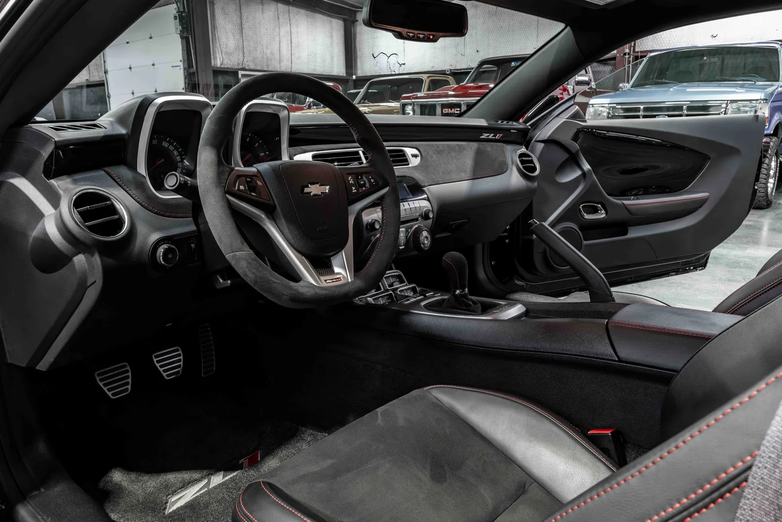 18_2012-Chevrolet-Camaro ZL1-Black-80024210.jpg